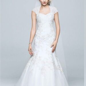 Beautiful Wedding Dress NTW Size 4. Never worn or altered.